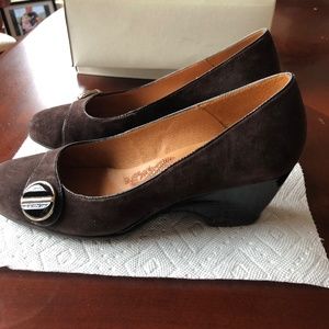 Soft Size 10 Brown Suede Wedge Shoe